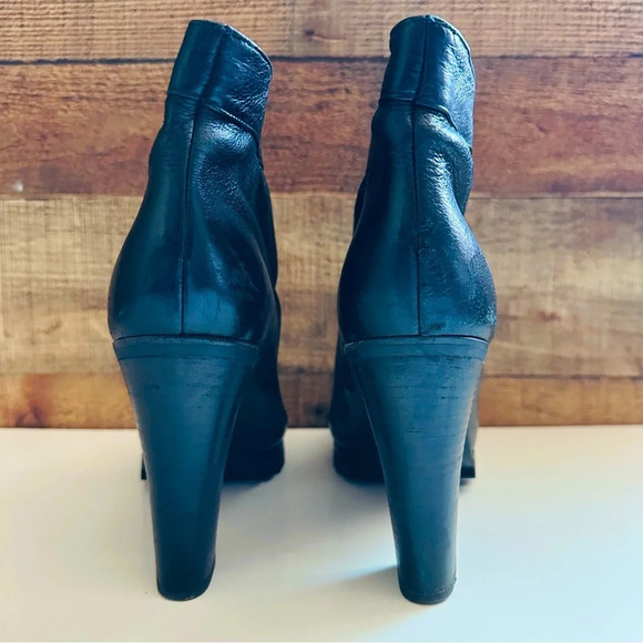 Chloé p Ankle Leather Heeled Booties - Picture 4 of 9
